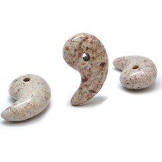 Japanese Stone Himekawa Yakuseki Magatama Small 20mm, Niigata Prefecture Origin, comma shape, Three Sacred Treasures, Yahachikin Magatama