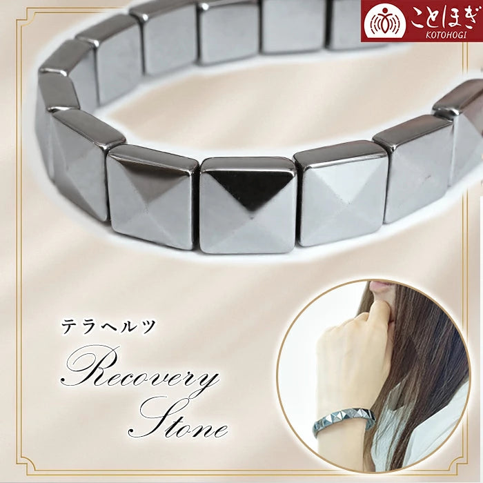 Pyramid-Cut Terahertz Bangle Bracelet